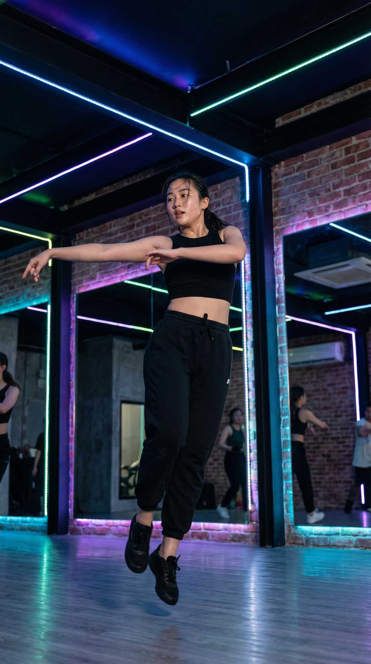 海角文化研究员周雅文